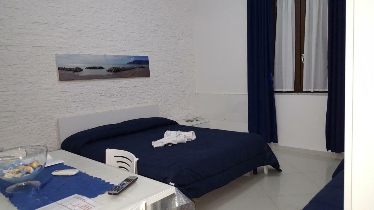Bed and Breakfast Al Porticciolo à Salernes Extérieur photo