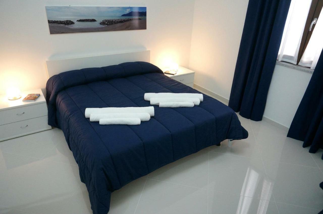 Bed and Breakfast Al Porticciolo à Salernes Extérieur photo