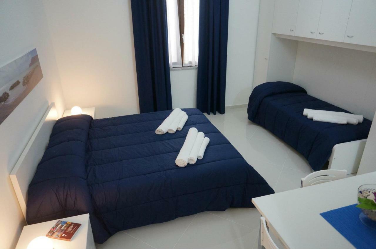 Bed and Breakfast Al Porticciolo à Salernes Extérieur photo
