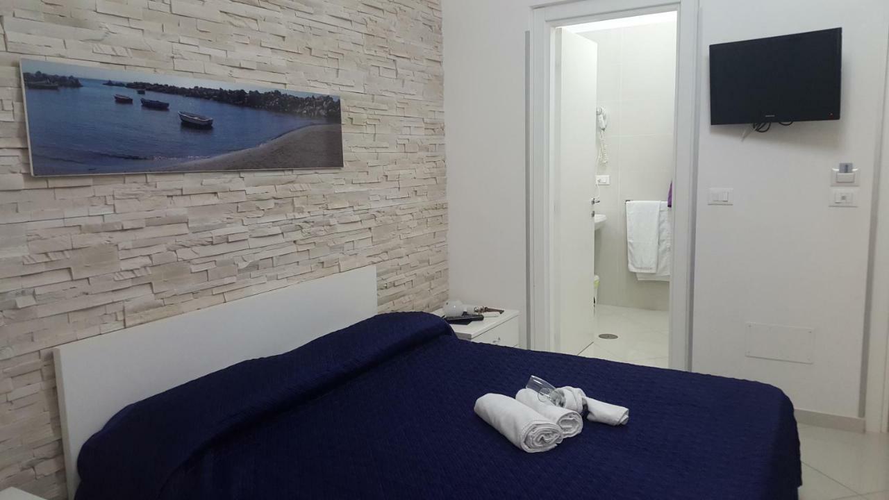 Bed and Breakfast Al Porticciolo à Salernes Extérieur photo