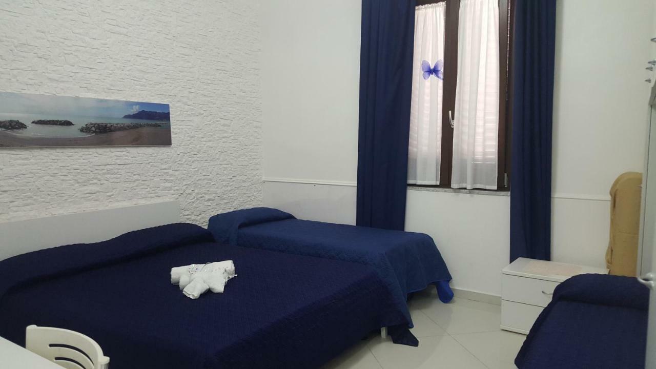 Bed and Breakfast Al Porticciolo à Salernes Extérieur photo
