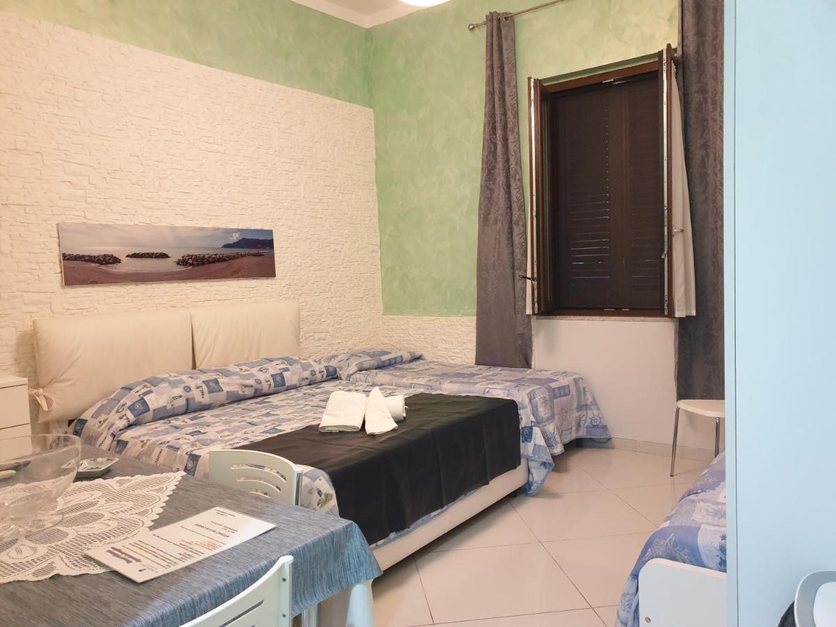 Bed and Breakfast Al Porticciolo à Salernes Extérieur photo